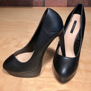Forever 21 Closed Toe Heels Pumps Black Size 7